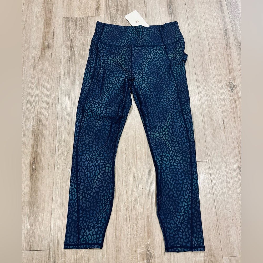 New w/ Tag Fabletics Oasis High-Waisted 7/8 Heatmap Leopard Leggings - size L!!